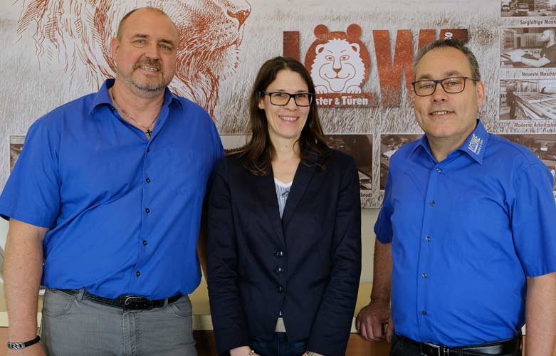 Von links: Ralf Klein, Geschäftsleiter LÖWE Fenster; Nicole Dießel, A+W Cantor Vertrieb; Leo Löffler, Geschäftsführer LÖWE Fenster