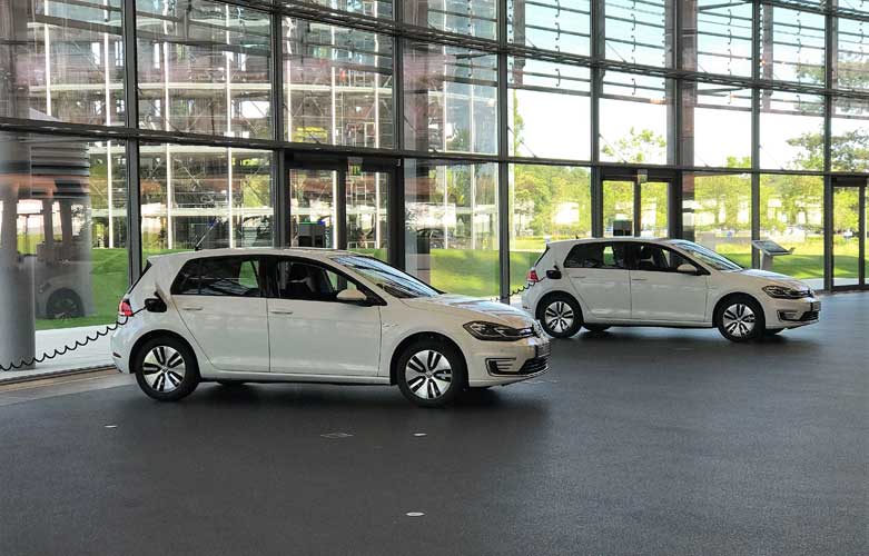 e-Golfs kurz vor der Übergabe e-Golfs kurz vor der Übergabe