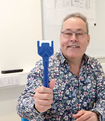 Leo Löffler mit Klebekamm